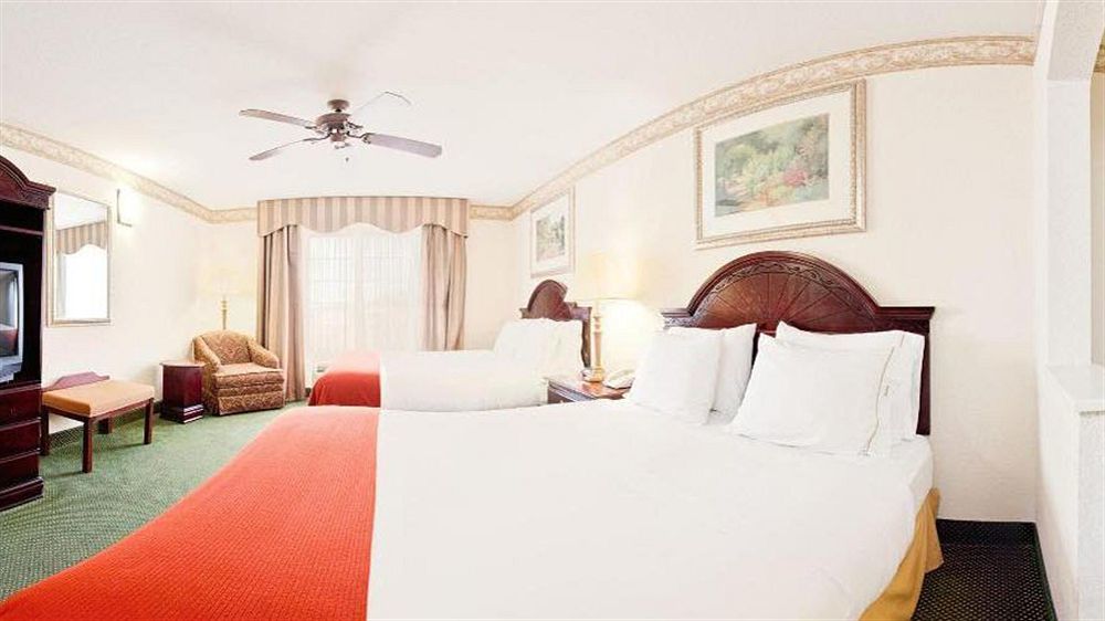 Holiday Inn Express Hotel & Suites Gainesville By Ihg מראה חיצוני תמונה